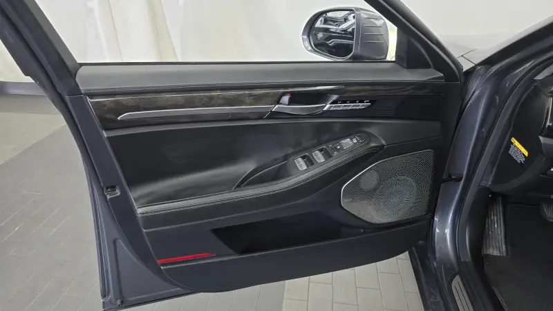Genesis EQ900
