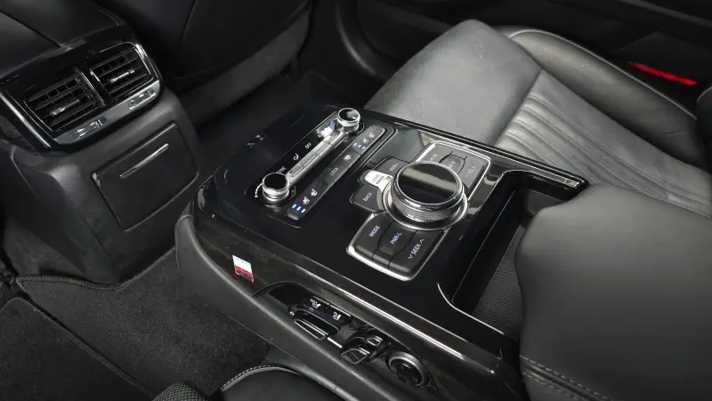 Genesis EQ900