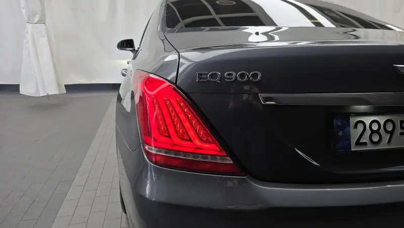 Genesis EQ900