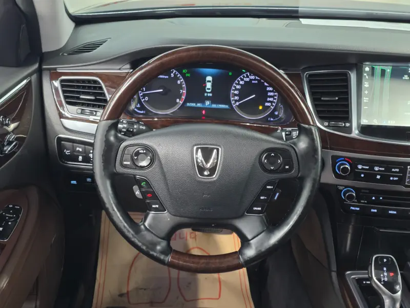 Hyundai Equus