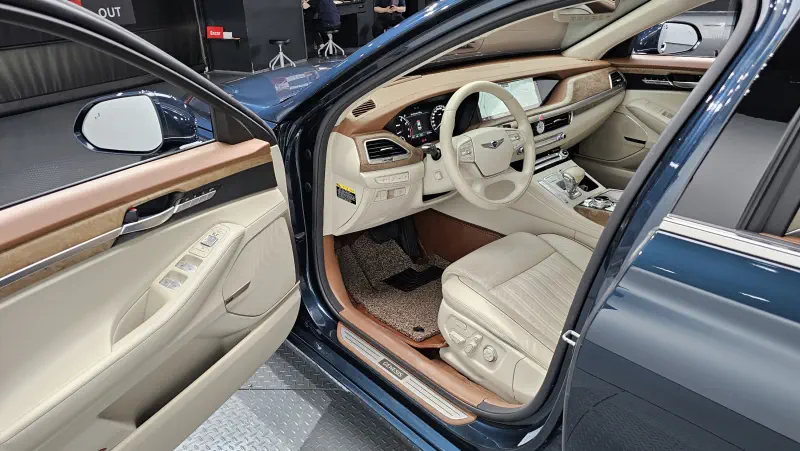 Genesis G90