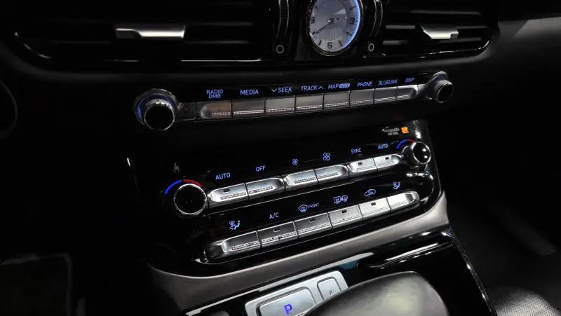 Genesis EQ900