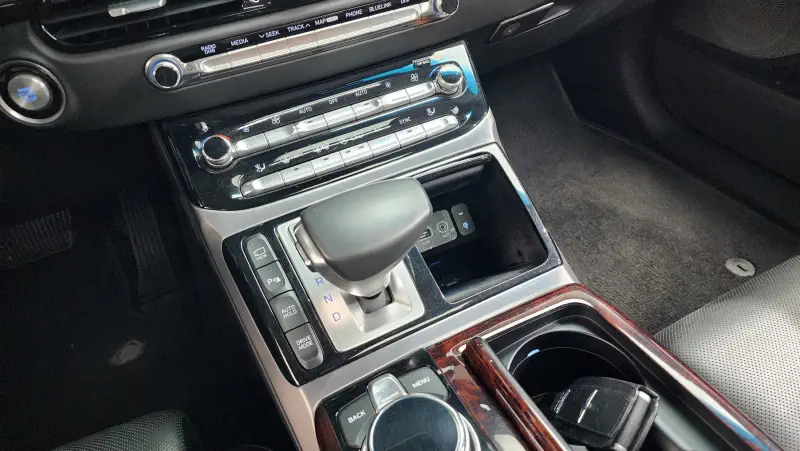 Genesis EQ900