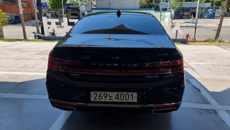 Genesis G90