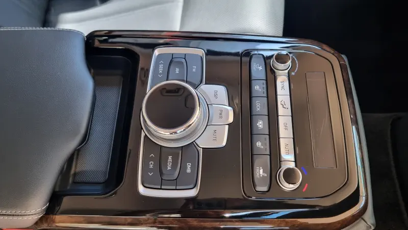 Genesis G90