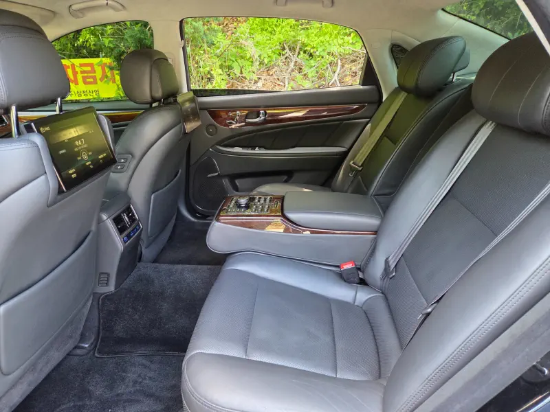Hyundai Equus