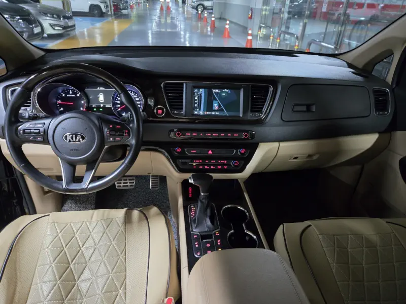 Kia Carnival