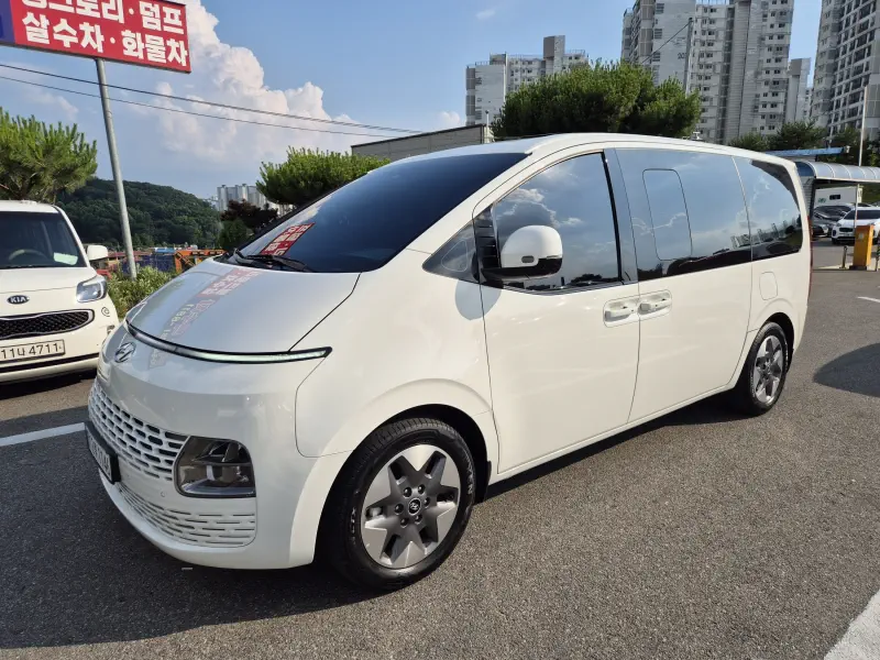 Hyundai Staria