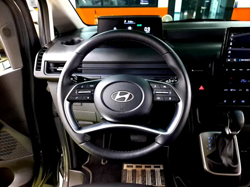 Hyundai Staria