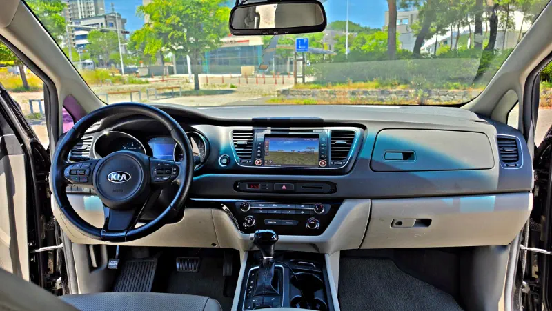 Kia Carnival