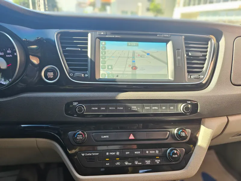 Kia Carnival