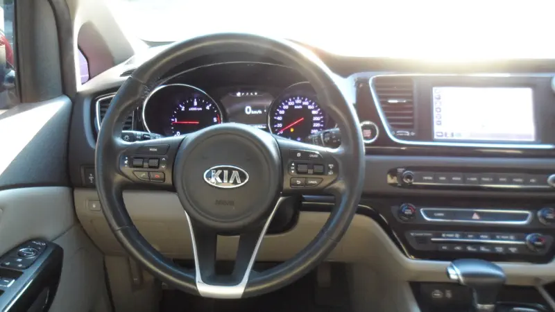 Kia Carnival