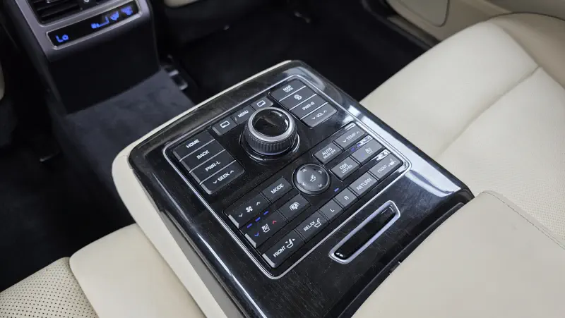 Hyundai Equus