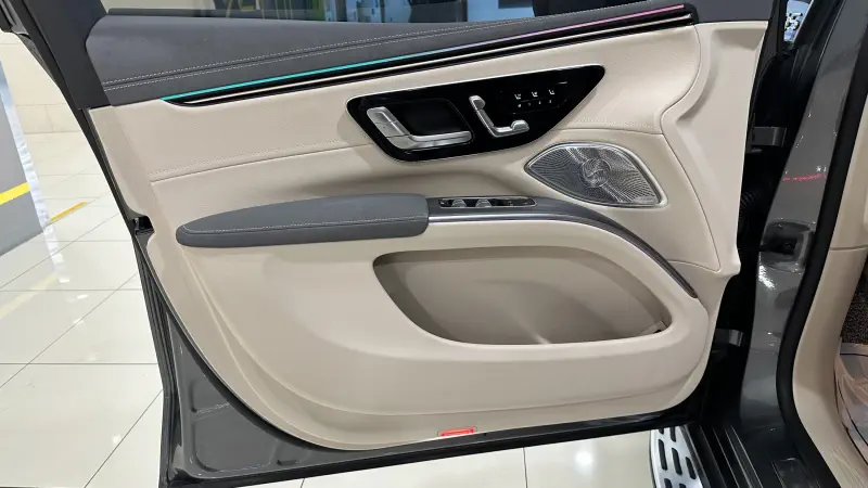 Mercedes-Benz EQS SUV