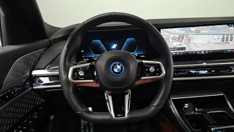 BMW i7