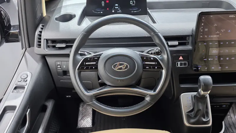 Hyundai Staria
