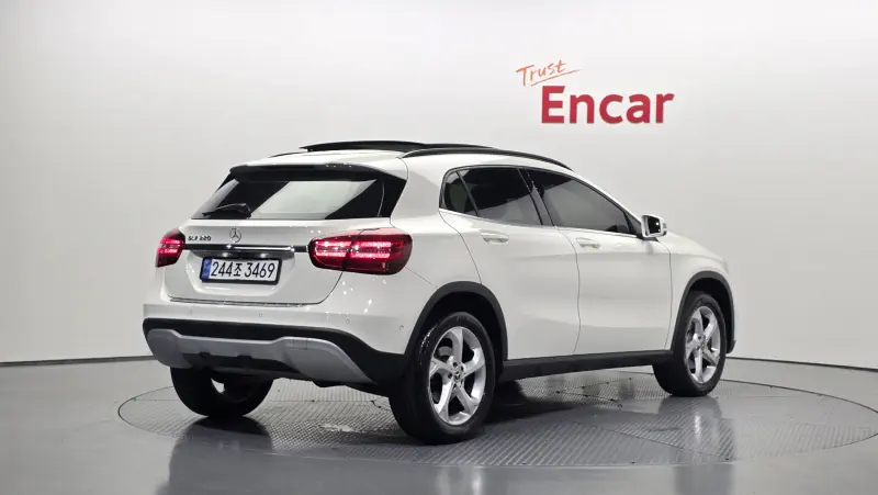 Mercedes-Benz GLA-Class