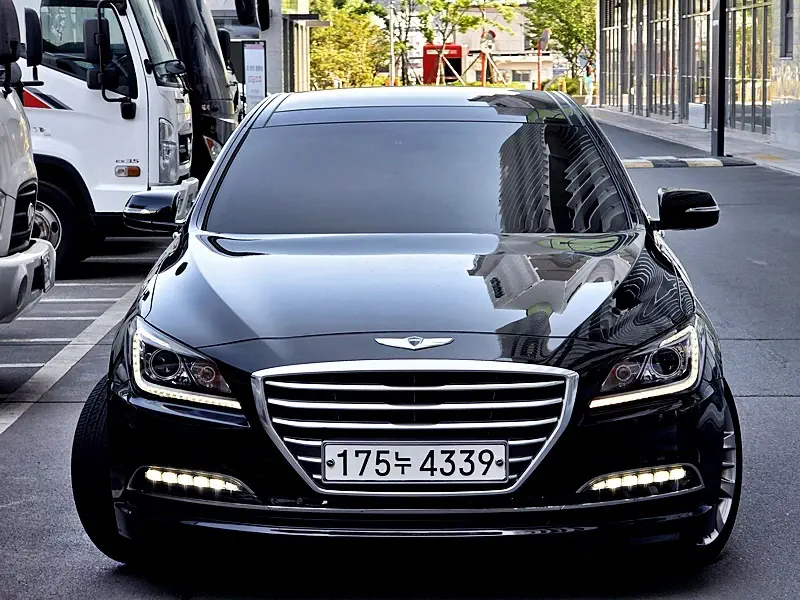 Hyundai Genesis