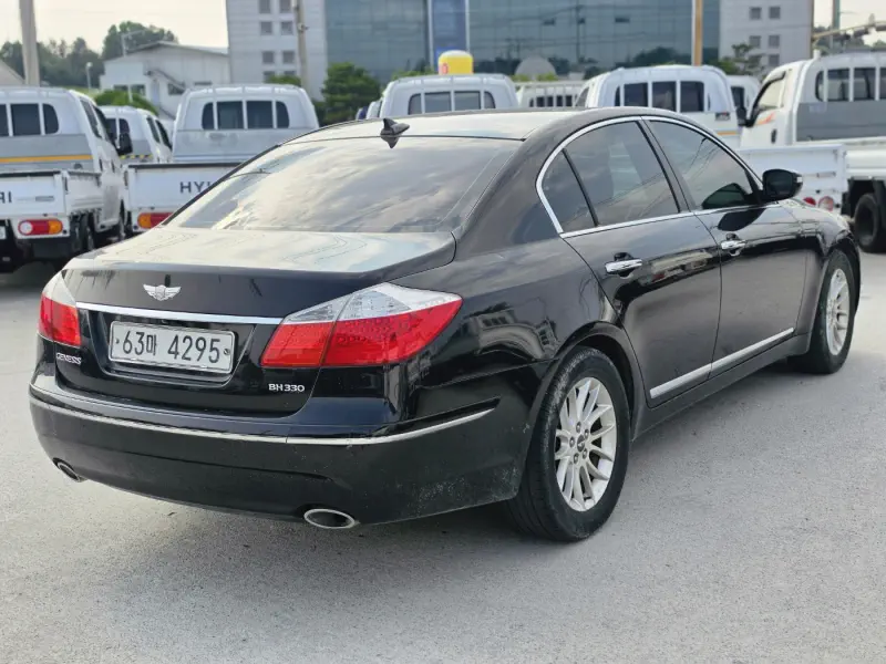 Hyundai Genesis
