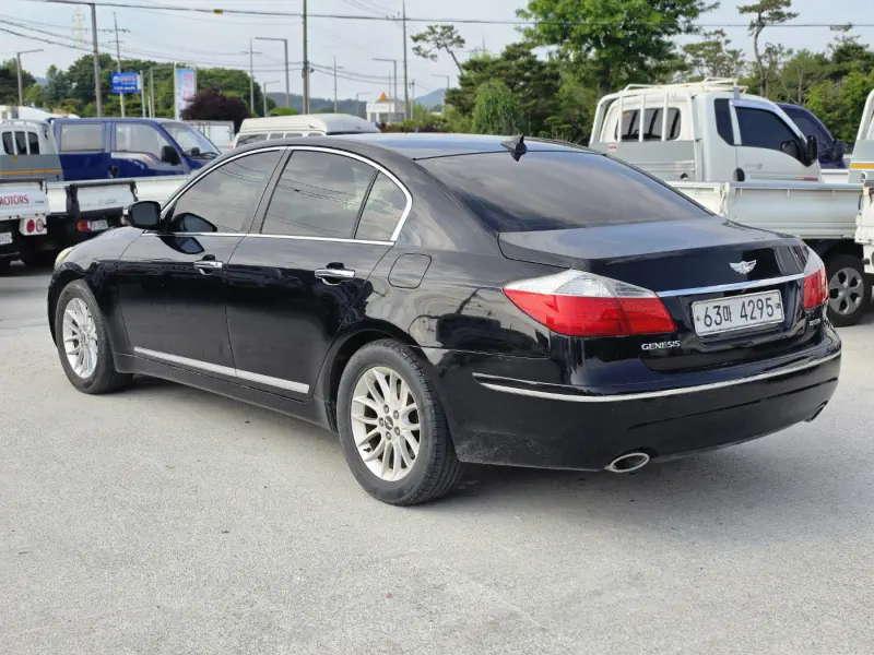 Hyundai Genesis