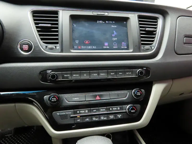 Kia Carnival