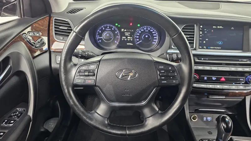 Hyundai Aslan
