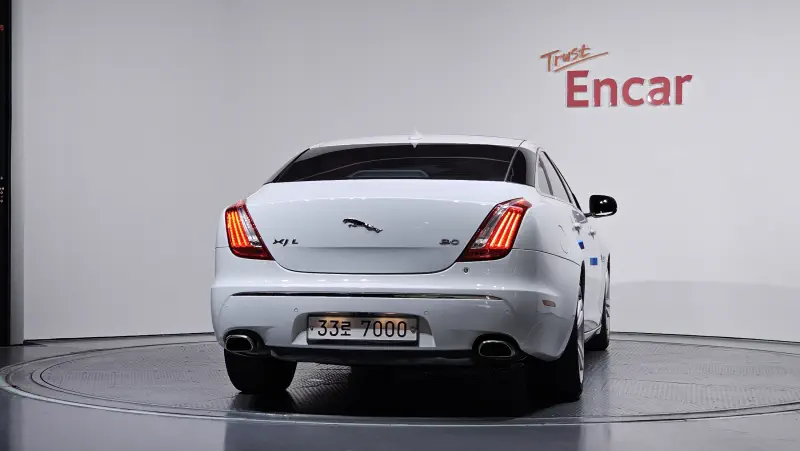 Jaguar XJ