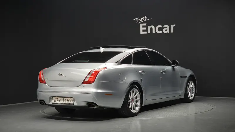 Jaguar XJ
