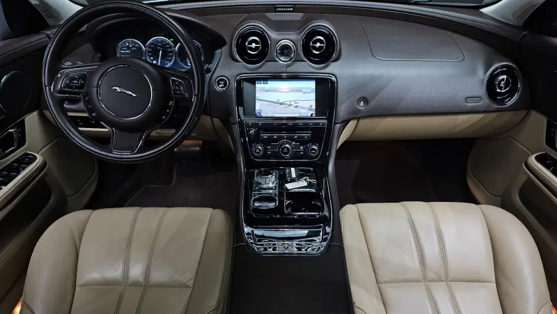 Jaguar XJ