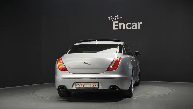 Jaguar XJ