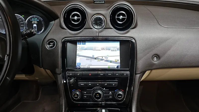Jaguar XJ