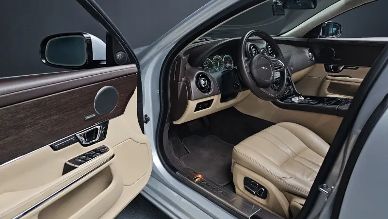 Jaguar XJ