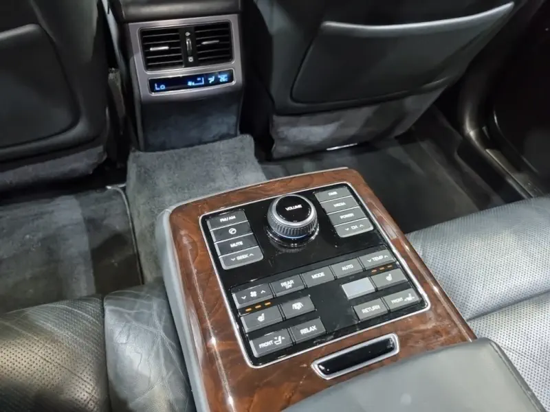 Hyundai Equus