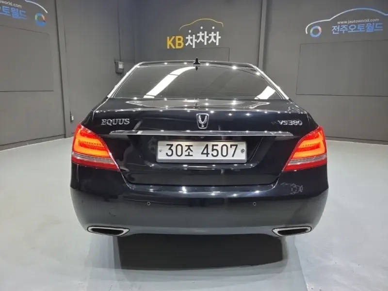 Hyundai Equus
