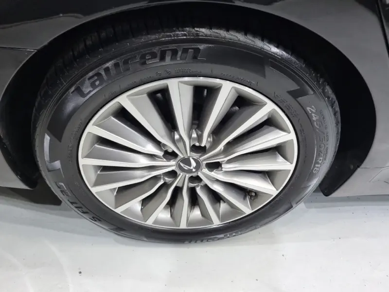Hyundai Equus