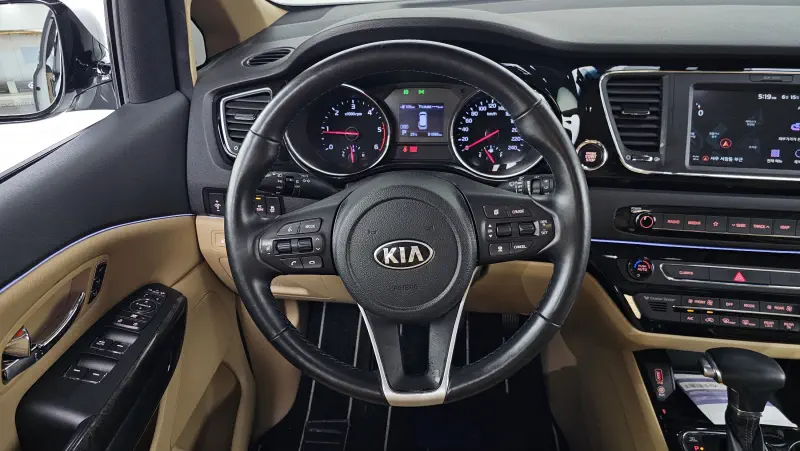Kia Carnival