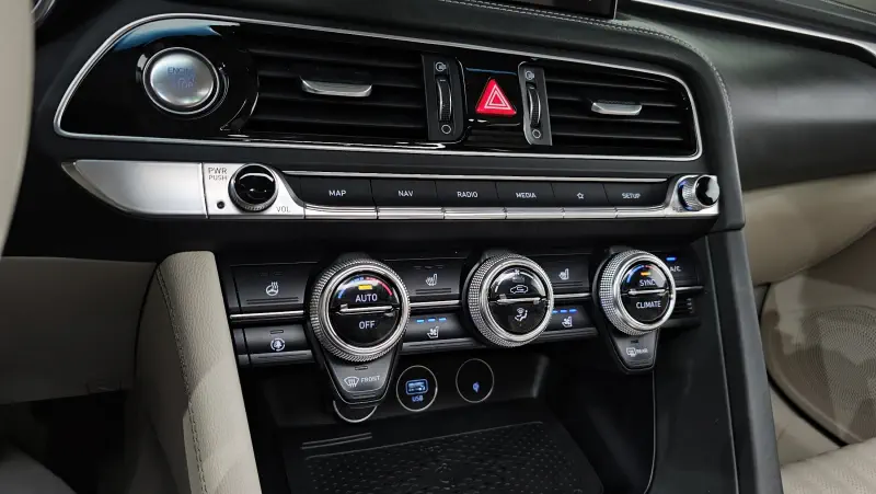 Genesis G70