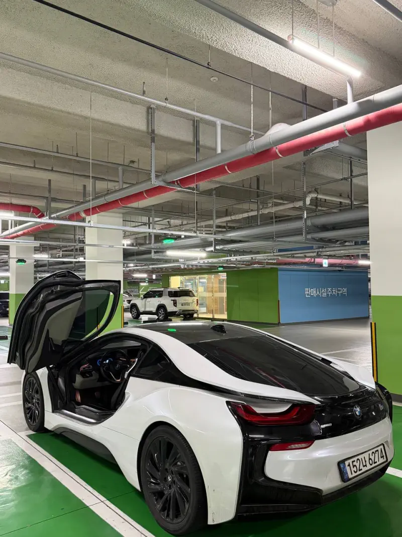 BMW i8