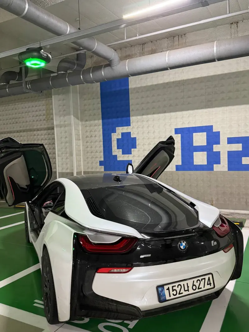BMW i8
