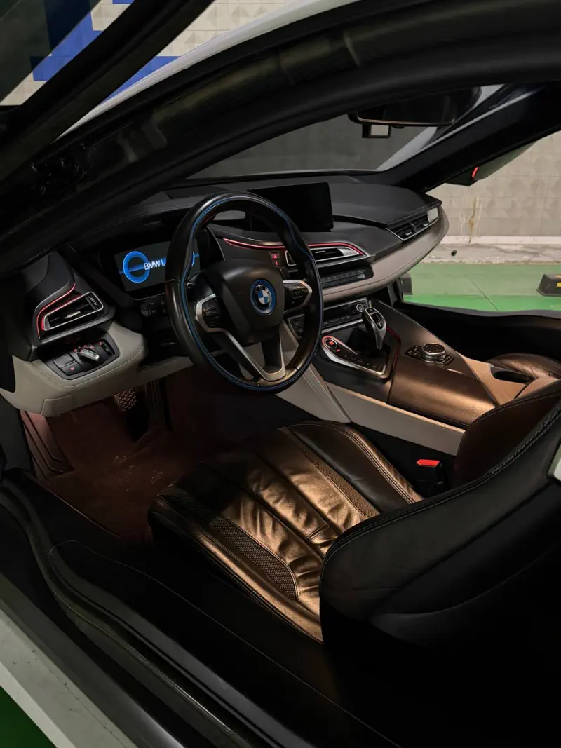 BMW i8