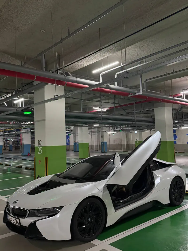 BMW i8