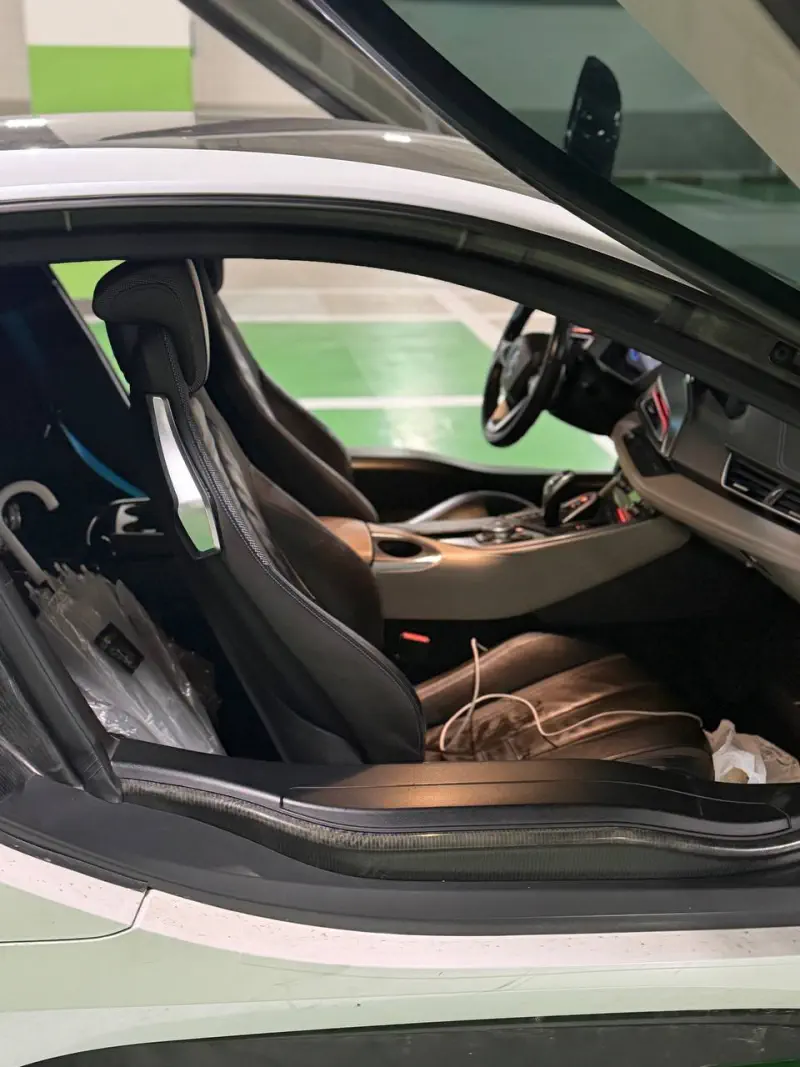 BMW i8