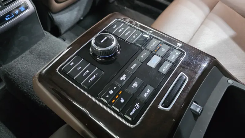 Hyundai Equus