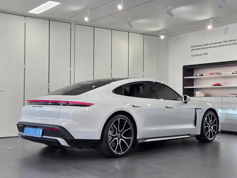 Porsche Taycan