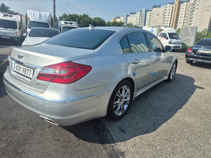 Hyundai Genesis