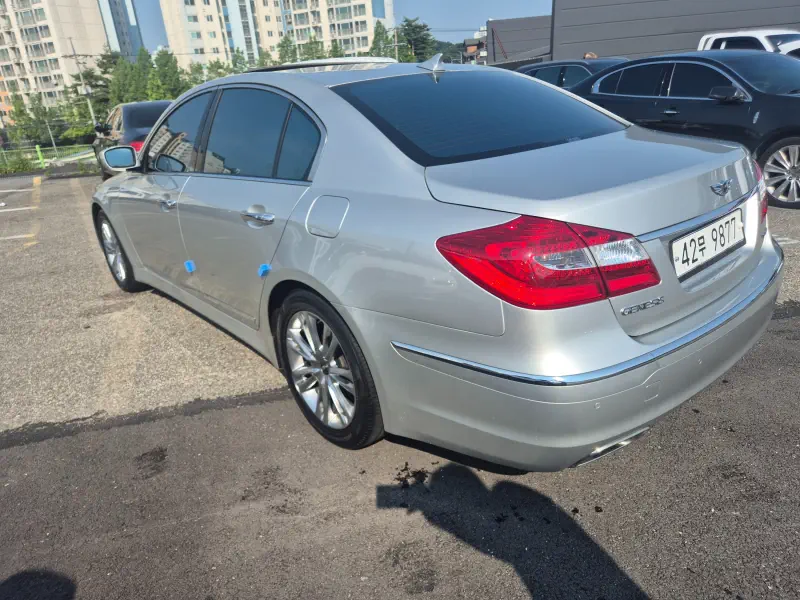Hyundai Genesis
