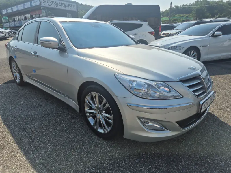 Hyundai Genesis