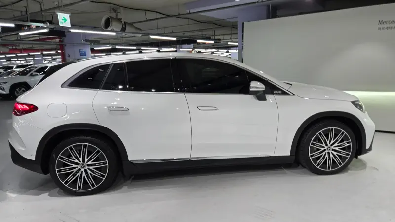 Mercedes-Benz EQE