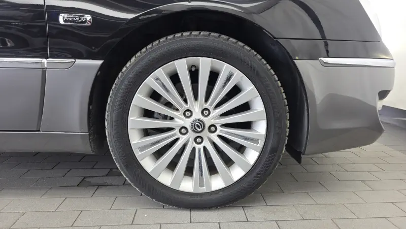 Kia OPIRUS