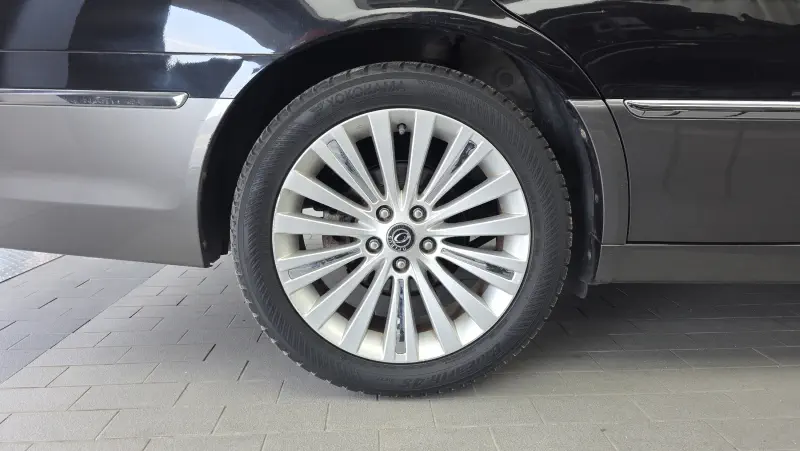 Kia OPIRUS